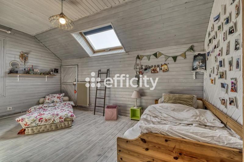 Maison - 228 m² - 9 pièces