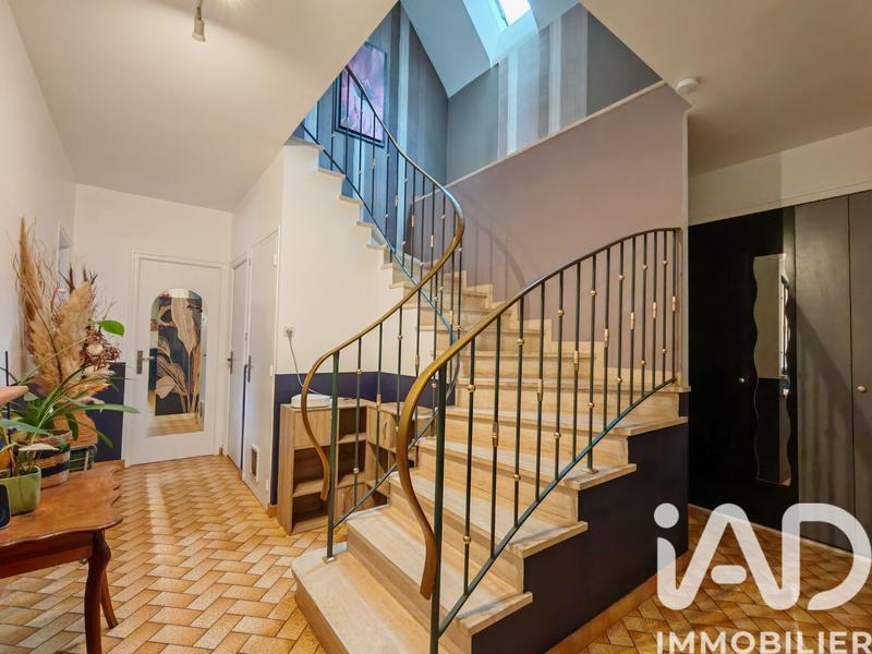 Maison - 161 m² - 8 pièces