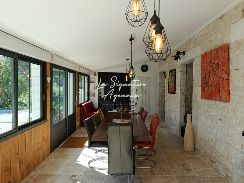 Maison - 240 m² - 8 pièces