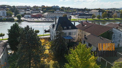 Maison - 310 m² - 12 pièces