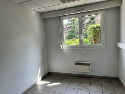 Local commercial - 86 m² - 4 pièces