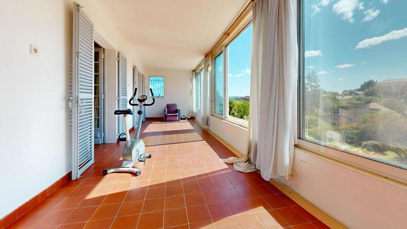 Maison - 320 m² - 8 pièces