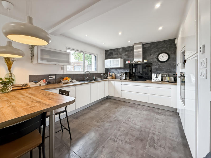 Maison - 180 m² - 6 pièces