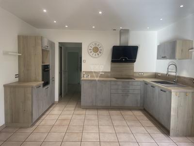 Maison - 265 m² - 9 pièces