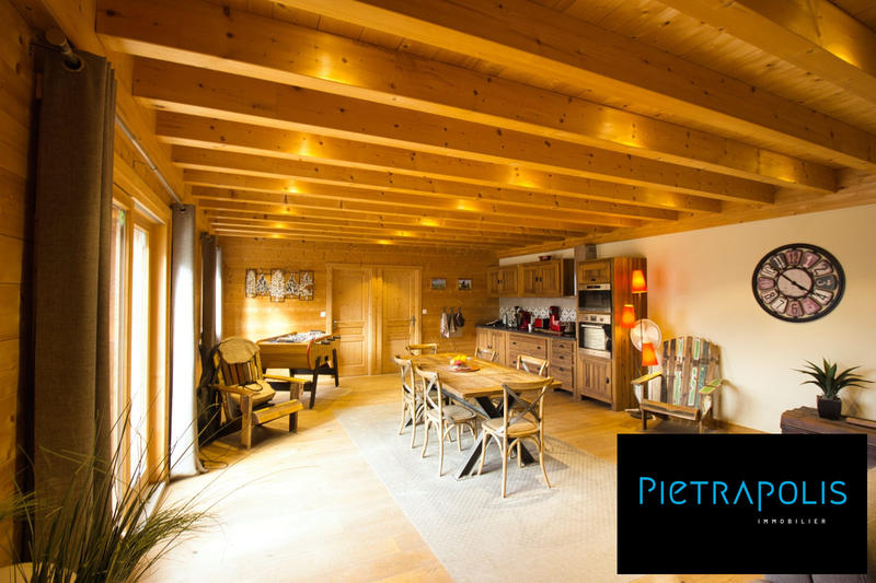 Châlet - 258 m² - 7 pièces