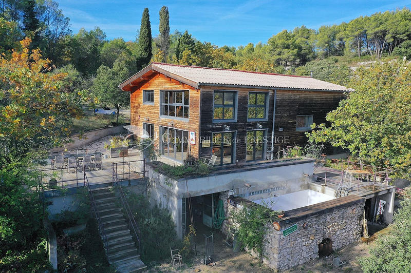 Maison - 228 m² - 5 pièces