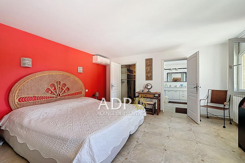 Maison - 300 m² - 7 pièces