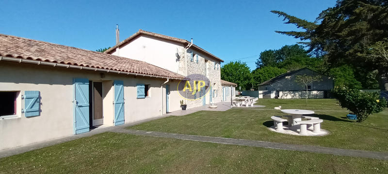 Demeure - 550 m² - 13 pièces