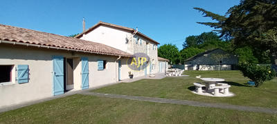 Demeure - 550 m² - 13 pièces