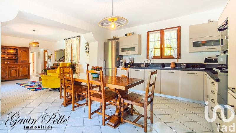 Maison - 210 m² - 7 pièces