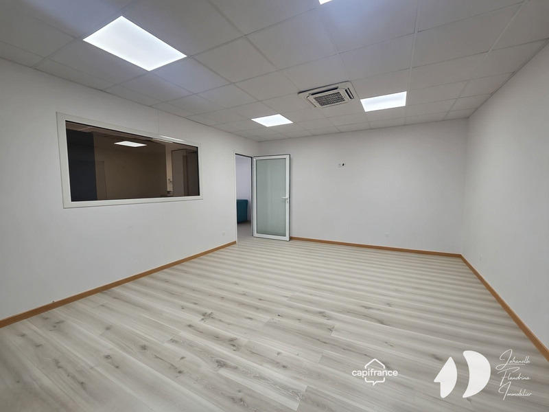 Local commercial - 133 m² - 4 pièces