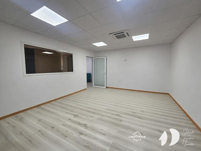 Local commercial - 133 m² - 4 pièces