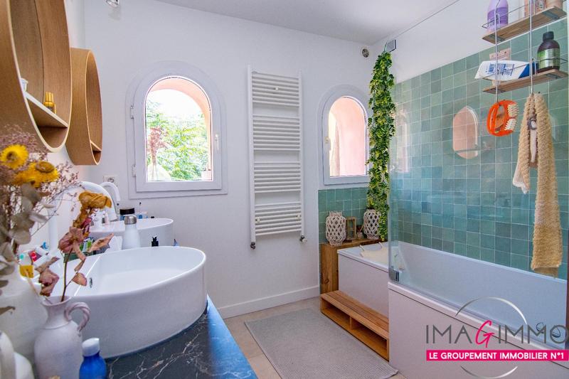 Maison - 213 m² - 6 pièces