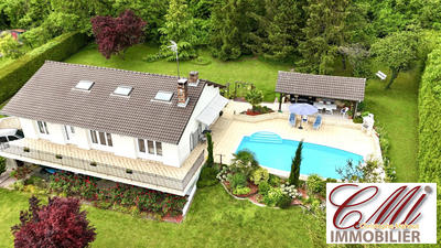 Maison traditionnelle - 170 m² - 8 pièces