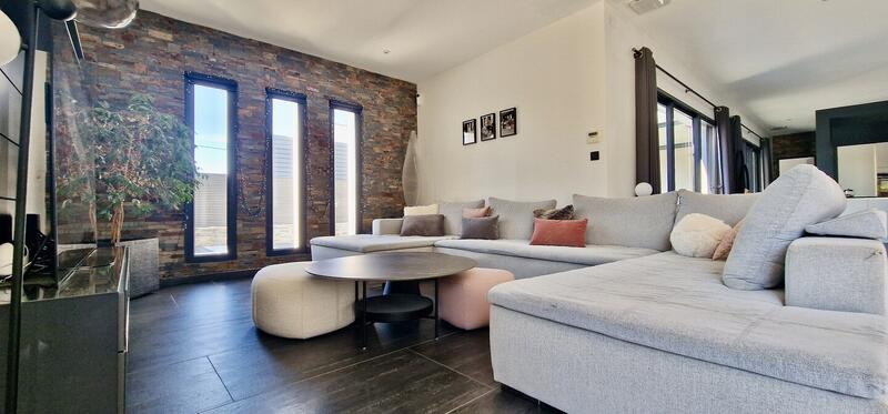 Maison - 218 m² - 6 pièces