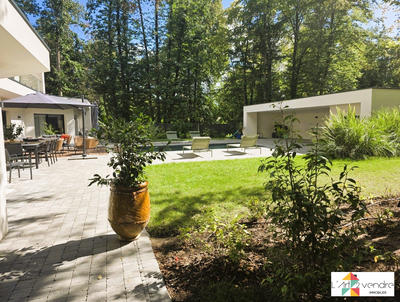 Maison contemporaine - 350 m² - 10 pièces