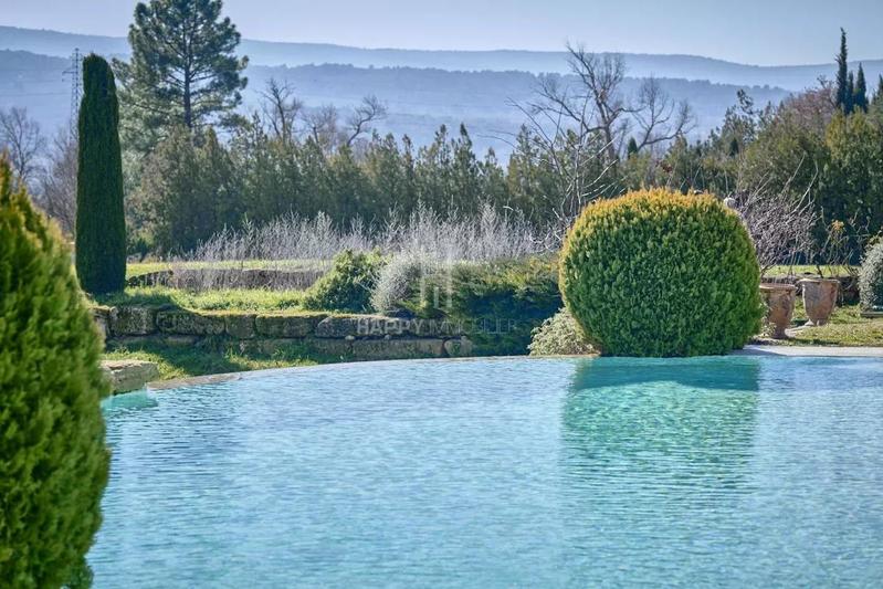 Propriété - 421 m² - 10 pièces