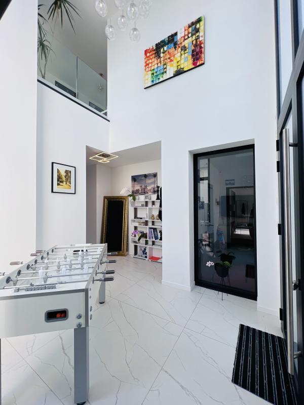 Maison - 201 m² - 8 pièces