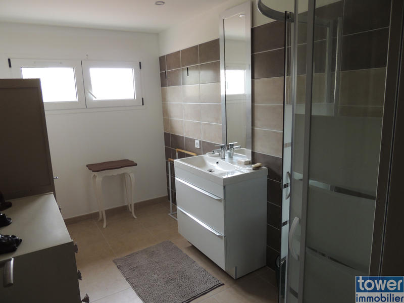 Maison - 250 m² - 7 pièces