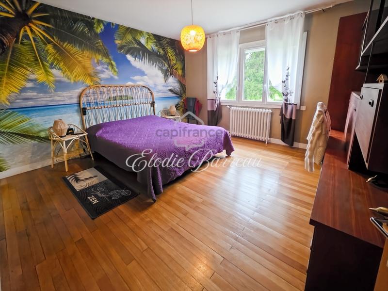 Maison - 225 m² - 10 pièces