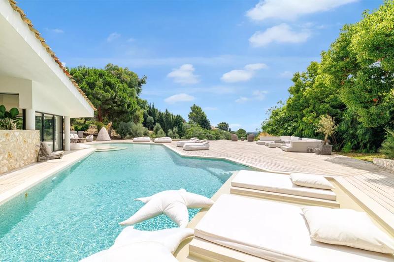 Appartement - 257 m² - 8 pièces