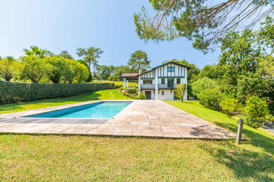 Maison - 329 m² - 8 pièces