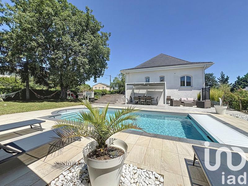 Maison - 250 m² - 10 pièces