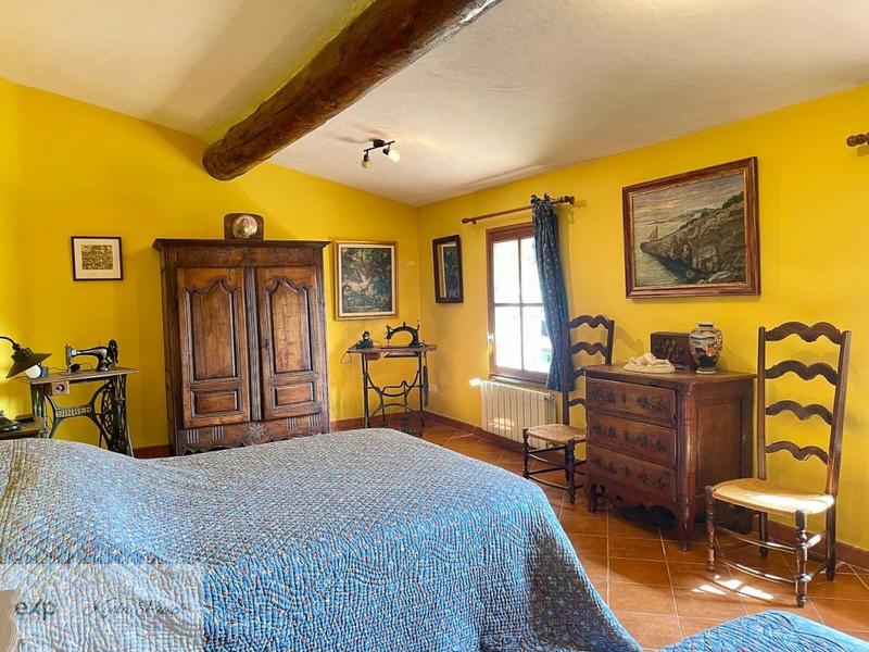 Propriété - 259 m² - 7 pièces