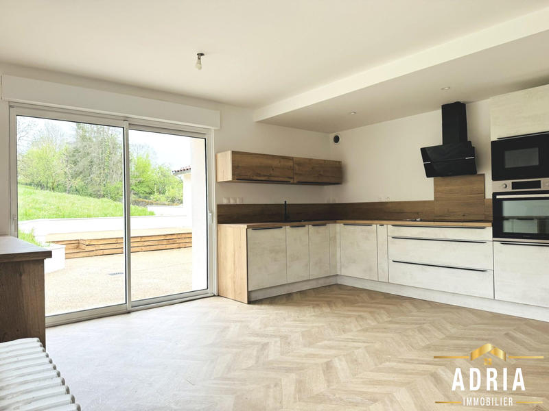 Maison traditionnelle - 236 m² - 11 pièces