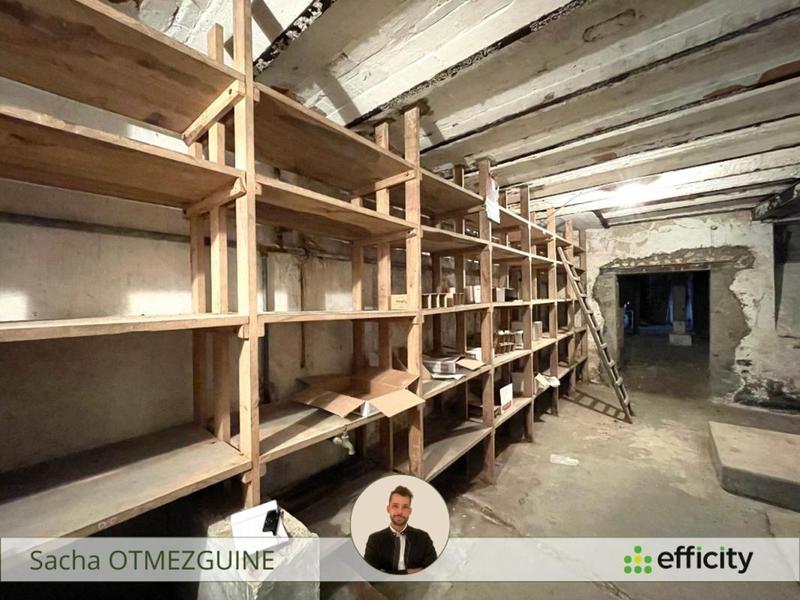 Maison - 245 m² - 9 pièces