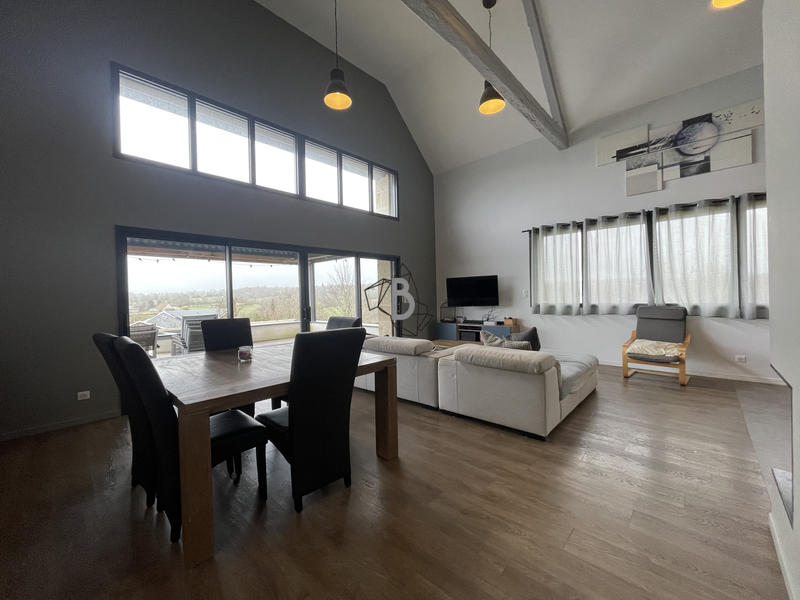 Maison - 230 m² - 6 pièces