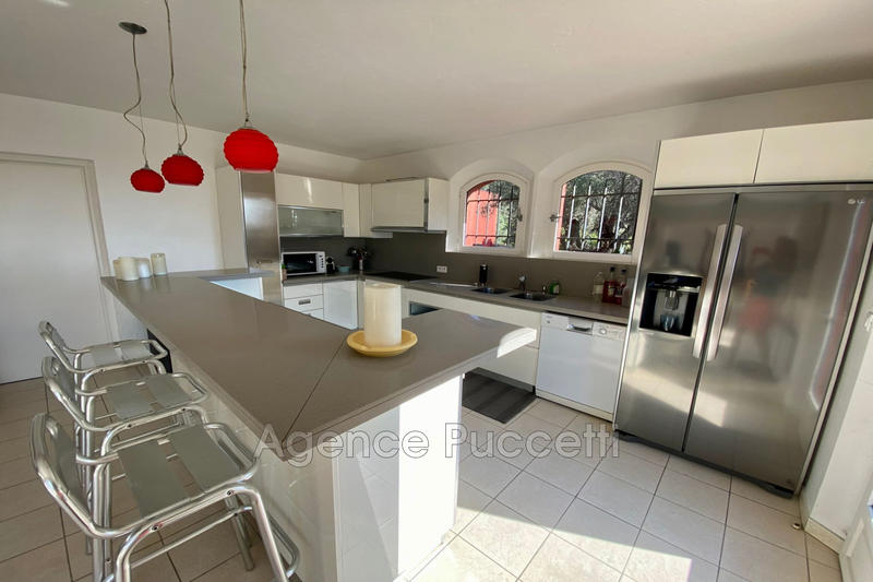 Demeure - 230 m² - 8 pièces