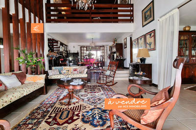 Villa - 220 m² - 6 pièces