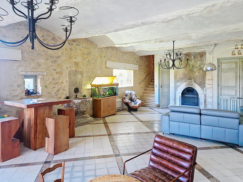 Maison - 313 m² - 6 pièces