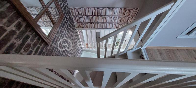 Maison traditionnelle - 209 m² - 6 pièces