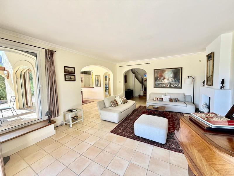 Maison - 225 m² - 6 pièces