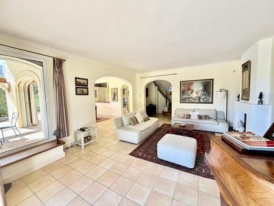 Maison - 225 m² - 6 pièces