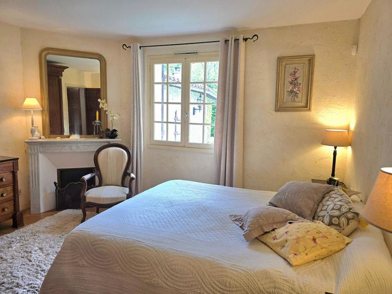 Maison - 220 m² - 8 pièces