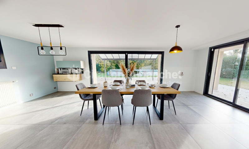 Maison - 245 m² - 9 pièces