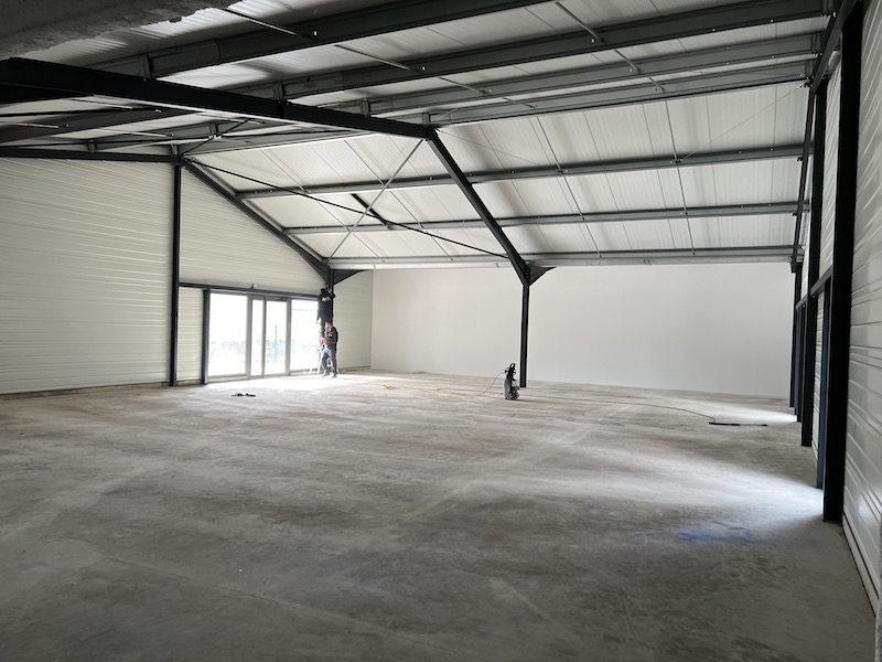 Local commercial - 697 m² - 5 pièces