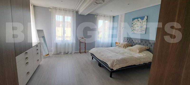 Maison bourgeoise - 234 m² - 8 pièces