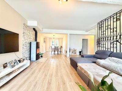 Maison - 210 m² - 7 pièces