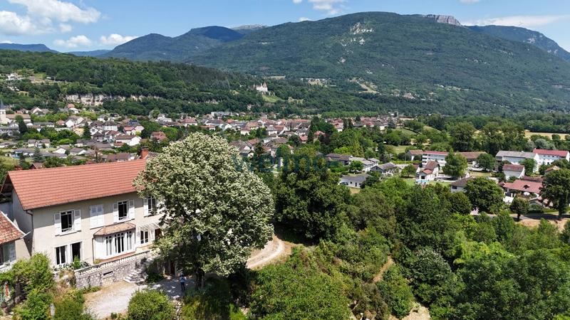 Maison - 400 m² - 11 pièces