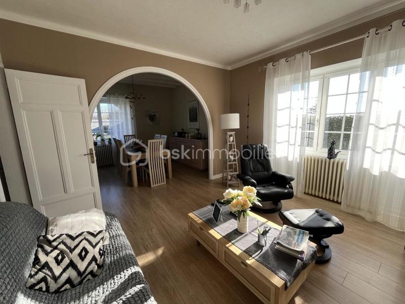 Demeure - 167 m² - 8 pièces