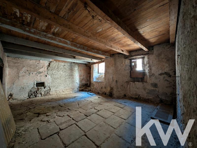 Maison en pierre - 374 m² - 11 pièces