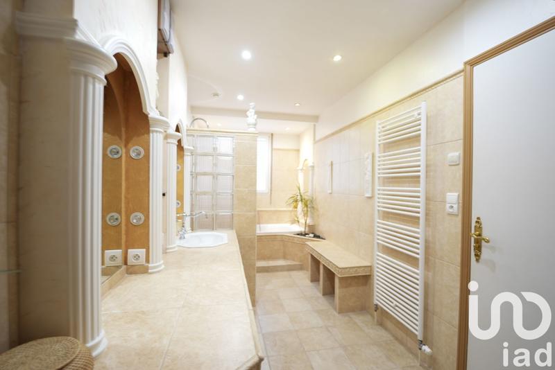 Maison - 201 m² - 10 pièces