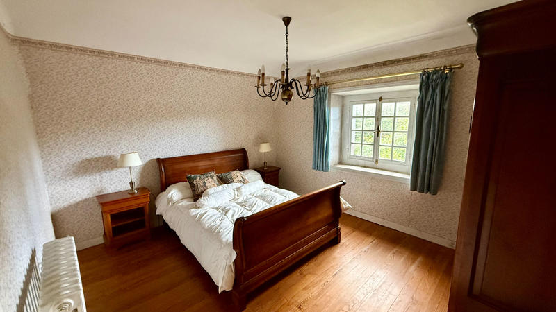 Maison - 1 200 m² - 6 pièces