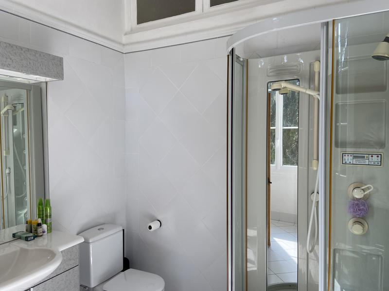 Propriété - 1 200 m² - 20 pièces