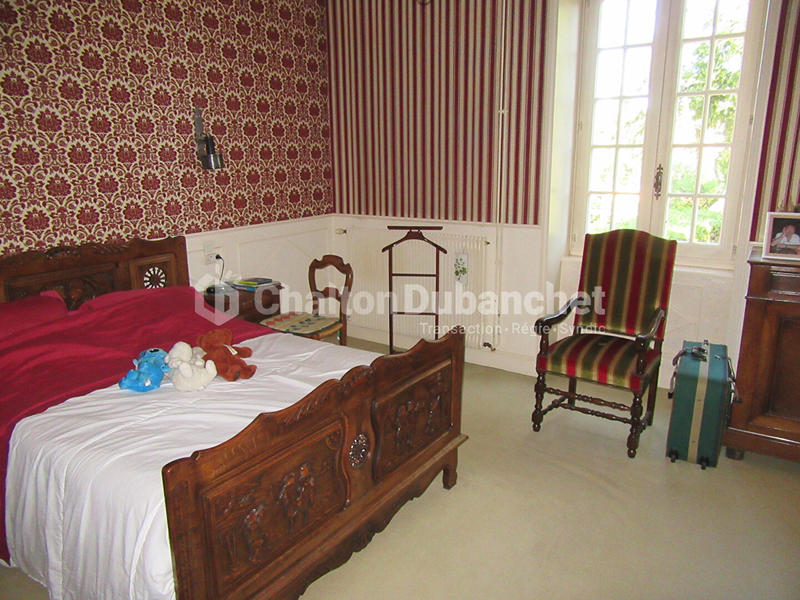 Maison - 235 m² - 9 pièces