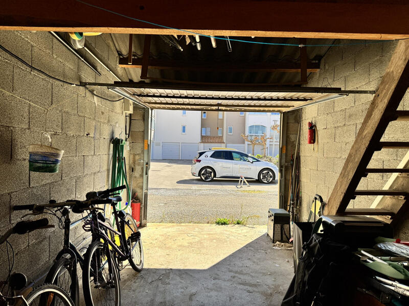 Parking / Garage - 18 m²